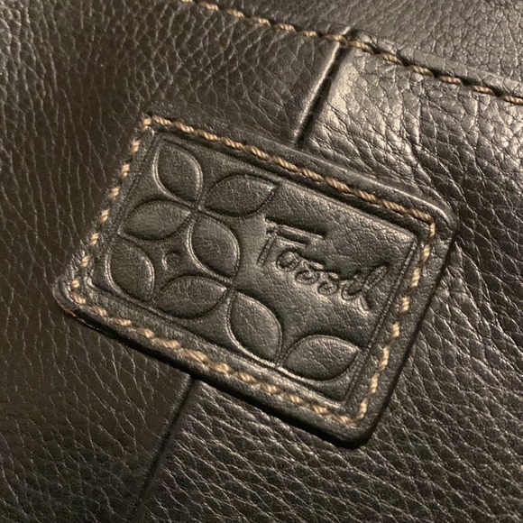 Vintage Black Leather Fossil Bag with Dividers and Pockets - Picture 4 of 8